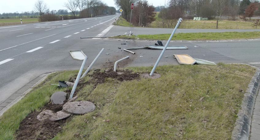 Angetrunkener Autofahrer 'räumt' Verkehrsschilder ab