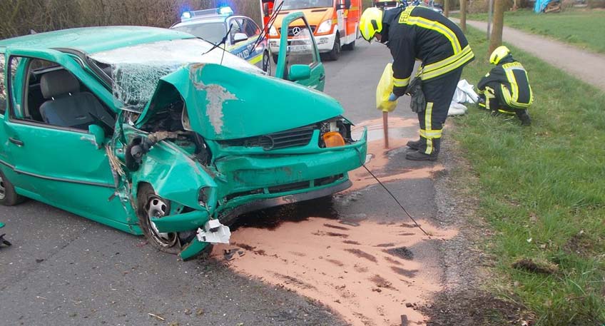 20180411 hallo minden unfall frontal baum bad oeynhausen