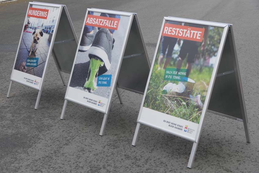 „DU BIST DEINE STADT. BLEIB SAUBER“: Mit diesem Slogan werben die Städtischen Betriebe Minden (SBM) ab jetzt mit einer neuen Plakatkampagne für mehr Sauberkeit in der Weserstadt. „Damit wollen wir möglichst viele Mindenerinnen und Mindener animieren, gut mit ihrer Stadt umzugehen und die Angebote zur Abfallentsorgung konsequent zu nutzen“, erklärt Betriebsleiter Peter Wansing die Idee der Kampagne.