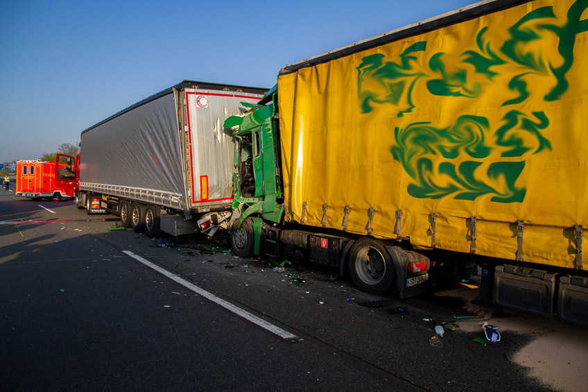 20180418 hallo minden unfall a2 lkw 02