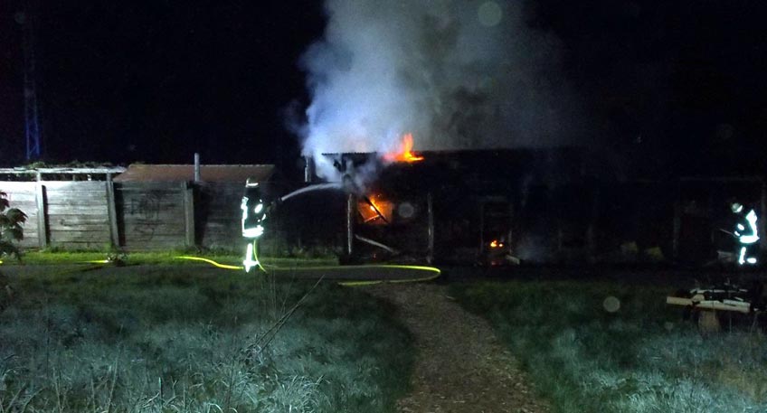 Brand einer Gartenh&uuml;tte: Brandstiftung vermutet