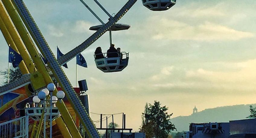 Über 100 Aussteller auf der größten Kirmes an der Weser