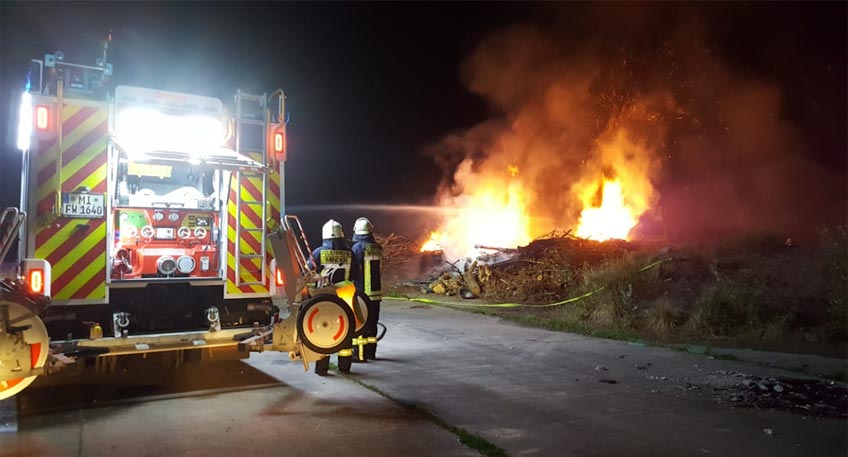 20180604-hallo-minden-kanzlers-weide-brand-holzstapel