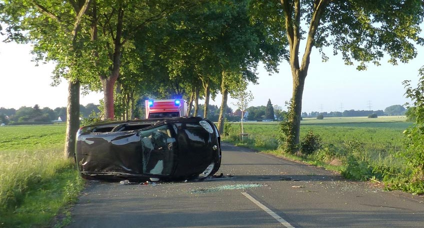 20180606 hallo minden auto ueberschlaegt sich