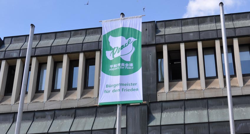 Minden hisst wieder Flagge für weltweite atomare Abrüstung