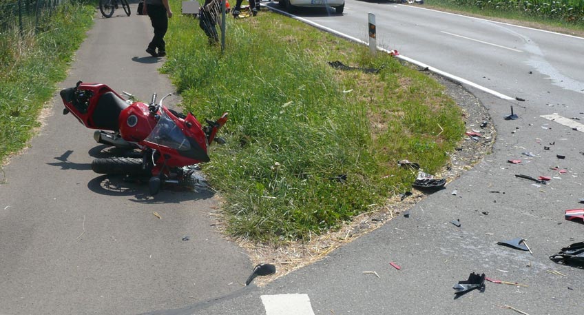 Schwerer Unfall: Hubschrauber fliegt Motorradfahrer in Klinik