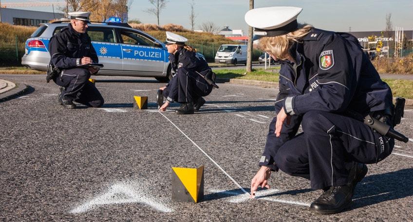 Unfall auf der Stiftsallee - Polizei sucht Autobesitzer Unfall auf der Stiftsallee - Polizei sucht Autobesitzer