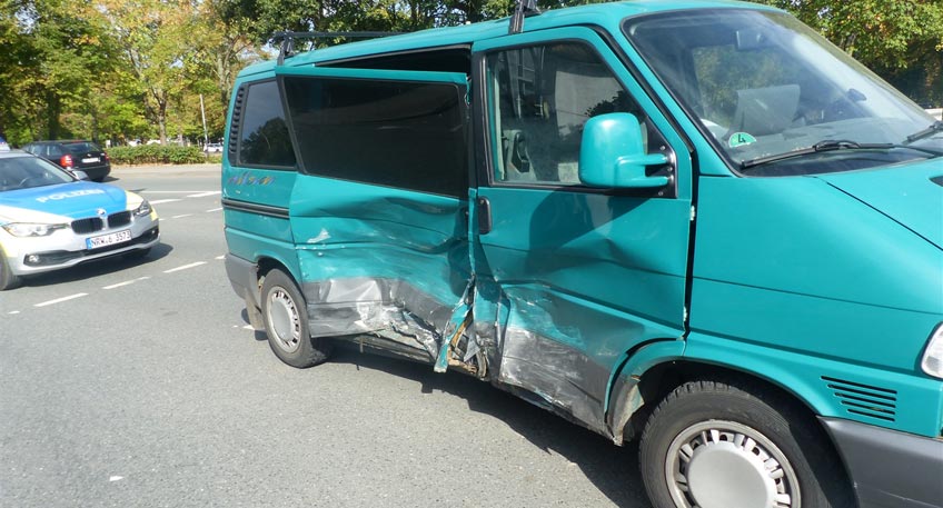 20180910 hallo minden unfall multivan.jpg