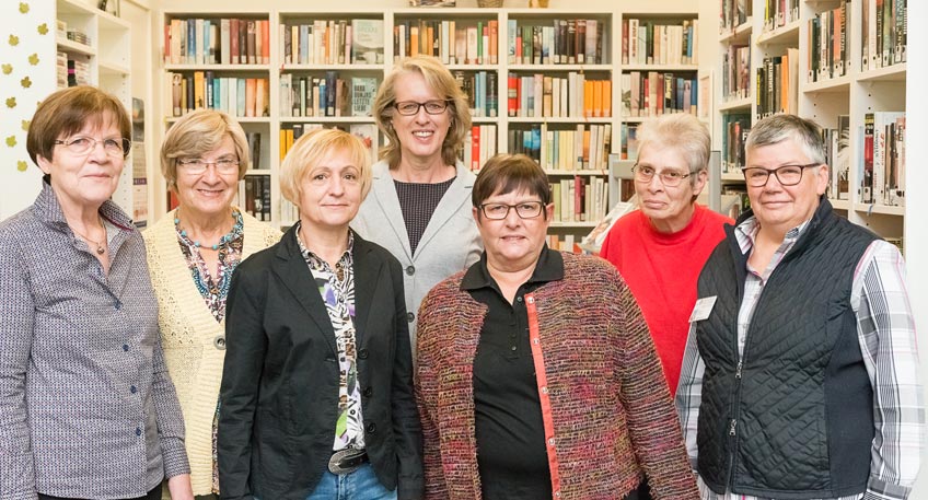 30-jähriges Jubiläum: Vom Bücherwagen zur Patientenbibliothek