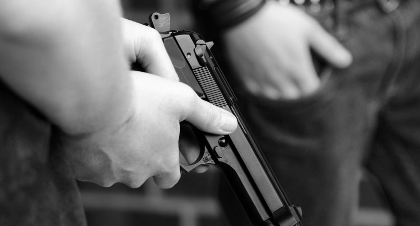 Angreifer feuern mit Schreckschusswaffen auf 16-Jährigen