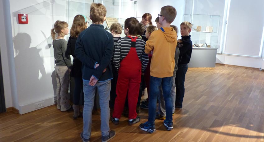 Kinder und Erwachsene können in den Osterferien im Mindener Museum wieder an verschiedenen Aktionen teilnehmen. Am 16. April von 14-17 Uhr sowie am 25. April von 9-12 Uhr dreht sich für Kinder ab 6 Jahren alles um den Erfinder und Ingenieur Leonardo da Vinci.