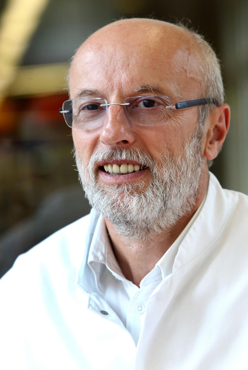 Dr. Bernd Hillrichs, Direktor der Klinik für Unfallchirurgie und Orthopädie am Krankenhaus Lübbecke-Rahden und Leiter des Lübbecker Endoprothetikzentrums.