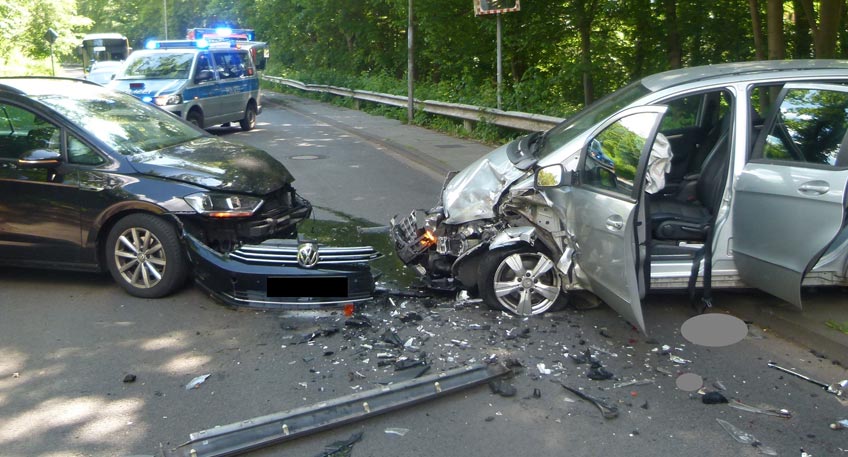 Am Mittwoch ist es in Wulferdingsen zu einem Verkehrsunfall zwischen zwei PKWs gekommen. Dabei wurden beide Fahrzeugführer verletzt und mussten von Rettungskräften ins Krankenhaus gebracht werden. An den Fahrzeugen entstand erheblicher Sachschaden.