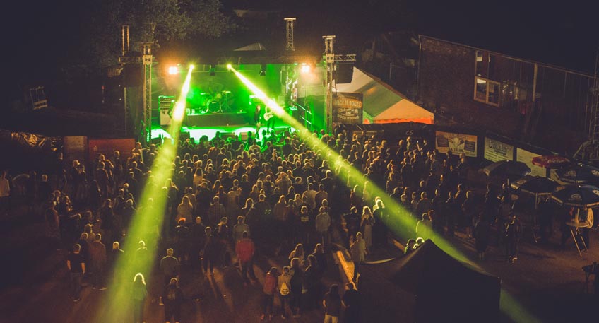 Für das mittlerweile 8. Rock´N´Booze Open Air öffnen die Kronenwerke am Samstag, 08.06.19 ab 16:00 Uhr die Tore! Das Line-Up spricht dieses Jahr insbesondere Fans von Hardrock und Stoner Rock an. Fünf Bands aus diesen Genres werden für aufgeheizte Stimmung sorgen.