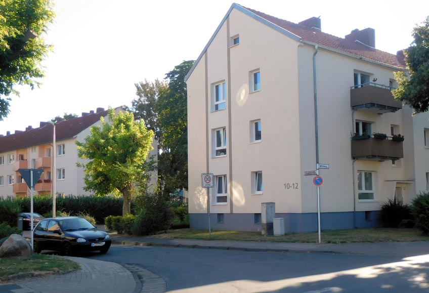 Das ist auch interessant: Angeblicher Spendensammler stiehlt Seniorin die Geldbörse Lohnsteuer-Freibeträge: Monatlich mehr netto in der Tasche Scheibe eines Automaten zertrümmert: Jugendliches Trio unter Verdacht Kreis könnte pro Jahr 31 Millionen Plastikflaschen sparen 20190824 hallo minden bannder hamiAnzeige