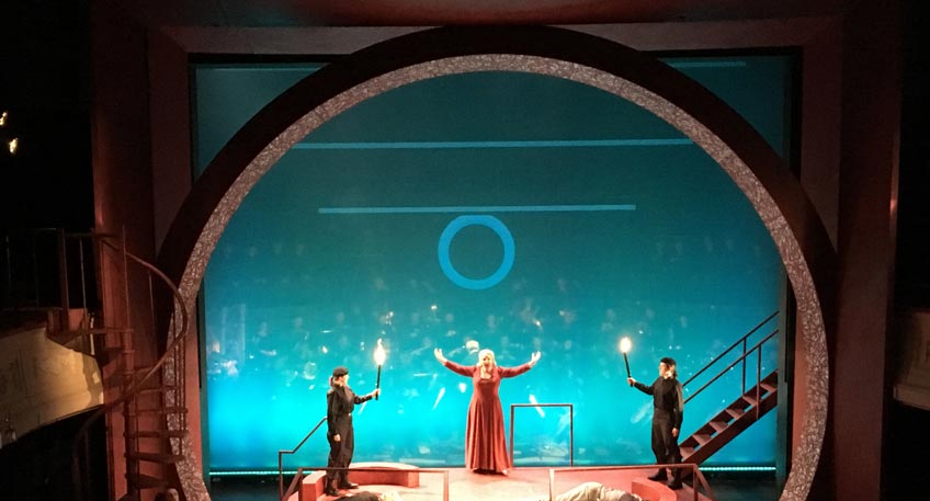 Eine positive Resonanz zogen jetzt die Beteiligten an der Kunstausstellung „Wagnis.Wagner“ und dem Begleitprogramm zu den Wagner-Wochen in Minden. Von Anfang September bis zum 6. Oktober stand Minden ganz im Zeichen von Wagners „Ring des Nibelungen“.