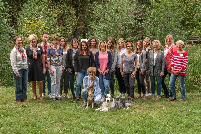 Geschäftsführer Mario Hartmann (von links) und das Ärzteteam um Dr. Elisabeth Wilking, Dr. Angelika Böhm, Klinikdirektor Professor Dr. Hans Udo Schneider und der Leitende Oberarzt Dr. Andreas von der Lühe freuen sich über das neue Angebot am Medizinischen Zentrum für Seelische Gesundheit.