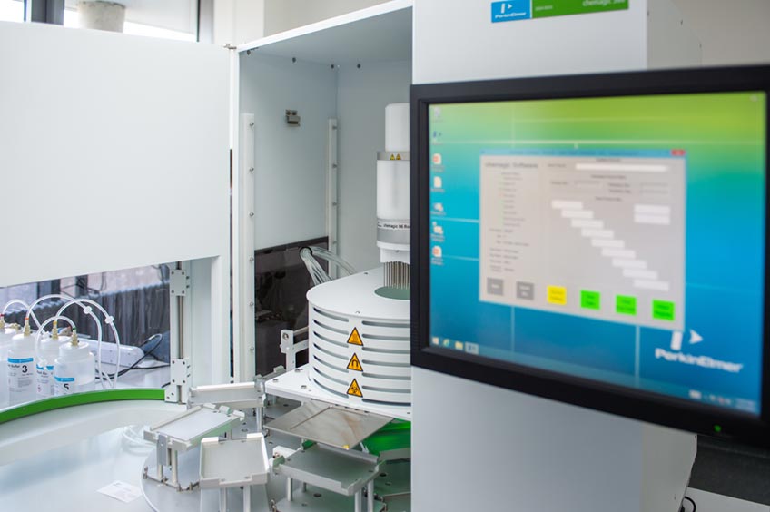 In diesem Gerät kann Blut auf Antikörper gegen SARS CoV2 getestet werden.