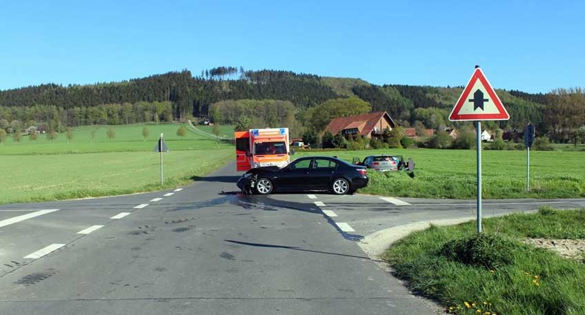 Bei dem Zusammensto&szlig; zweier Autos auf der Kreuzung Stiftsfeldstra&szlig;e/Ellerkampstra&szlig;e in Oberbauerschaft am Dienstagmorgen erlitt eine 31-j&auml;hrige Autofahrerin aus L&uuml;bbecke leichte Verletzungen.