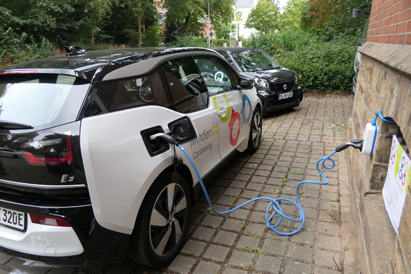Das ist auch interessant: Unbekannte stehlen historische Laterne aus Vorgarten  Mehr als 50.000 Brand-Eins&auml;tze f&uuml;r die Feuerwehr  Minden bietet Kirmespark Weser  Corona-Virus im Kreis Minden-L&uuml;bbecke - Stand heute  Anzeige 20200415 hallo minden werbung
