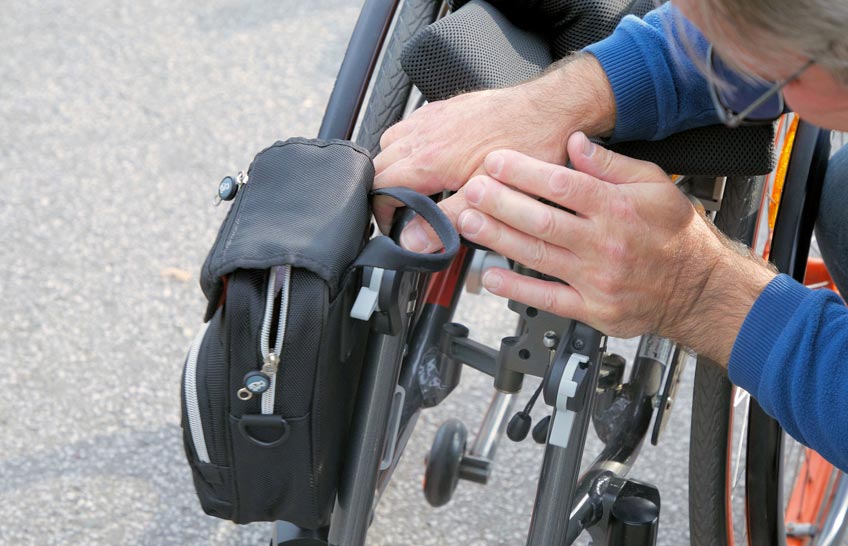 Auf gro&szlig;e Resonanz stie&szlig; der erste &bdquo;Rollator- und Rollstuhl-Sicherheitscheck&ldquo; des Quartiersmanagements Rechte Weserseite in Zusammenarbeit mit mehreren Kooperationspartnern. 15 Rolli-Fahrer und rund 40 B&uuml;rger mit Rollatoren waren am 1. Oktober zum Nahversorgungszentrum Grillepark gekommen.