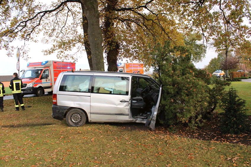Aus bislang ungeklärter Ursache kam es im Kreuzungsbereich Südfelder Dorfstraße / Schillingskamp zum Zusammenstoß beider Fahrzeuge.