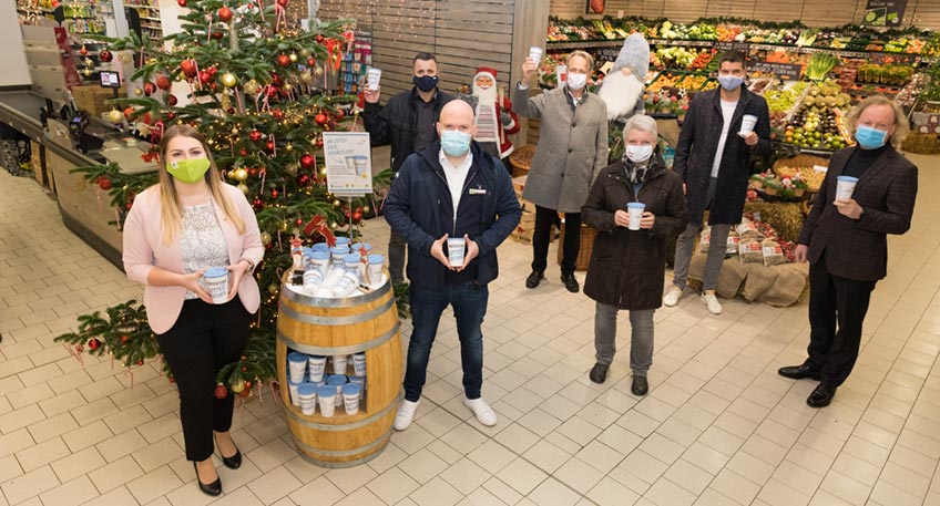 Auch zu Weihnachten ein passendes Geschenk: Durch den Kauf der "Marienturm Retter-Becher" unterst&uuml;tzen Kunden den Erhalt eines Wahrzeichens der Stadt Minden.