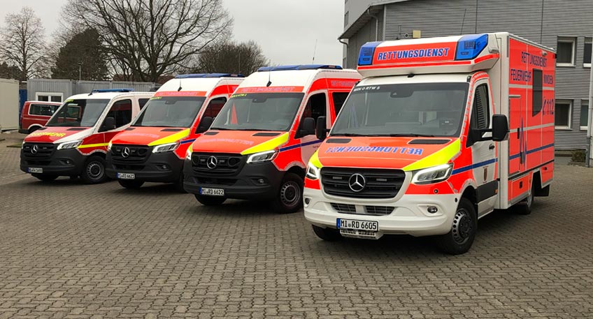 Die Mindener Feuerwehr freut sich über vier neue Dienstfahrzeuge. Ab jetzt einsatzbereit sind ein Rettungswagen (RTW), zwei Krankentransportwagen (KTW) und ein neues Mannschaftstransportfahrzeug (MTF) für die Kinderfeuerwehr.