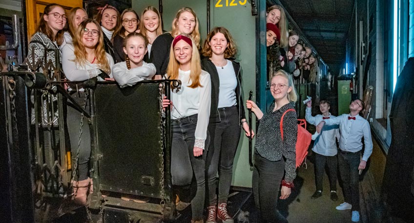 Am 19.6.21 singen die Belcantolino-Ch&ouml;re auf dem Gel&auml;nde des Sommerbads Minden einen ersten Gru&szlig; nach mehr als 14 Monaten Onlineproben.