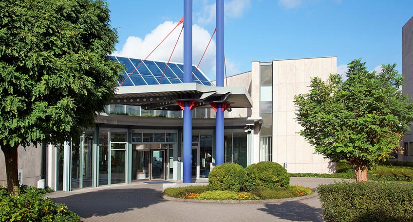 Aktuell sind das Land Nordrhein-Westfalen sowie die Sana Holding Bad Oeynhausen GmbH zu jeweils 50 Prozent am Stammkapital des HDZ NRW beteiligt. Die geplante &Uuml;bernahme erfolgt im beiderseitigen Einvernehmen und Interesse.