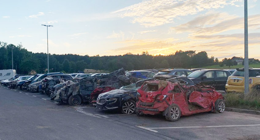 &bdquo;Die Bilder allein sind schon krass, aber selbst davor zu stehen, zeigt erst das ganze Ausma&szlig; dieser Katastrophe&ldquo;, sagt Einheitsf&uuml;hrerin Svenja St&ouml;rmer. &bdquo;Dort laufen ja jetzt schon seit zwei Wochen die Aufr&auml;umarbeiten, und die zerst&ouml;rerische Kraft des Wassers ist dennoch &uuml;berall zu sehen.&ldquo;