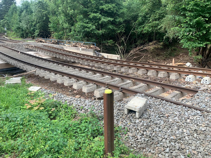 &bdquo;Die Bilder allein sind schon krass, aber selbst davor zu stehen, zeigt erst das ganze Ausma&szlig; dieser Katastrophe&ldquo;, sagt Einheitsf&uuml;hrerin Svenja St&ouml;rmer. &bdquo;Dort laufen ja jetzt schon seit zwei Wochen die Aufr&auml;umarbeiten, und die zerst&ouml;rerische Kraft des Wassers ist dennoch &uuml;berall zu sehen.&ldquo;