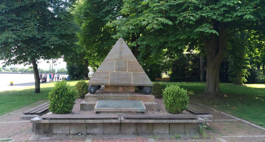 Erleben Sie das gr&ouml;&szlig;te Doppel-Wasserstra&szlig;enkreuz der Welt in Minden! W&auml;hrend der ca. zweist&uuml;ndigen F&uuml;hrung mit unserem G&auml;stef&uuml;hrer besichtigen Sie dazu das Informationszentrum sowie die historische Schachtschleuse und die neue Weserschleuse.