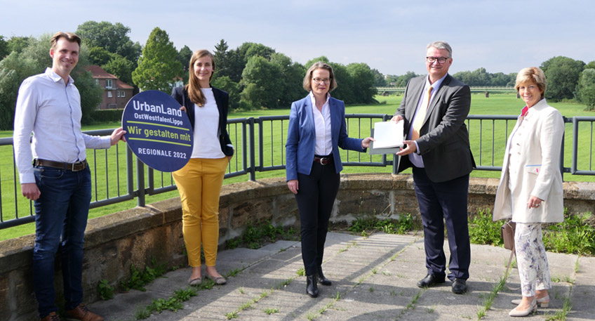 Die Stadt Minden kann sich &uuml;ber eine sechsstellige F&ouml;rderung aus dem Bund-L&auml;nder-Programm &bdquo;Wachstum und nachhaltige Erneuerung &ndash; Lebenswerte Quartiere gestalten&ldquo; freuen. Sie erh&auml;lt f&uuml;r das St&auml;dtebauprojekt &bdquo;Rechtes Weserufer&ldquo; 547.200 Euro vom Land &ndash; das entspricht einer F&ouml;rderung von 80 Prozent.