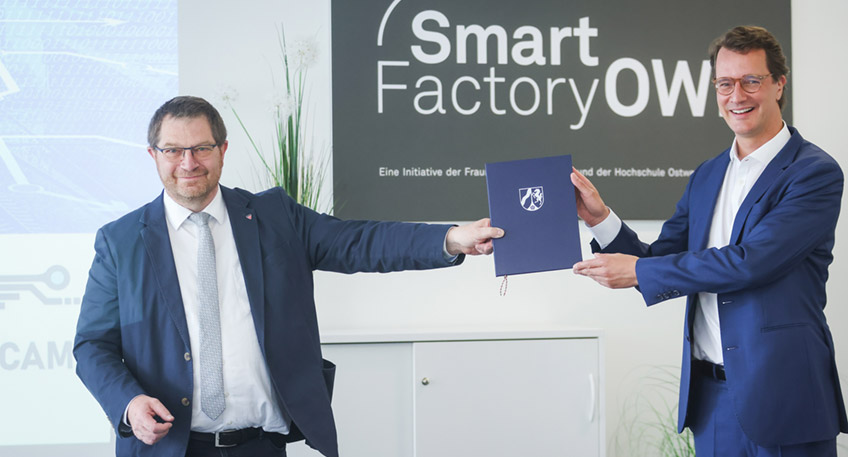 Verkehrsminister Hendrik Wüst übergibt Bescheid über mehr als 700.000 Euro