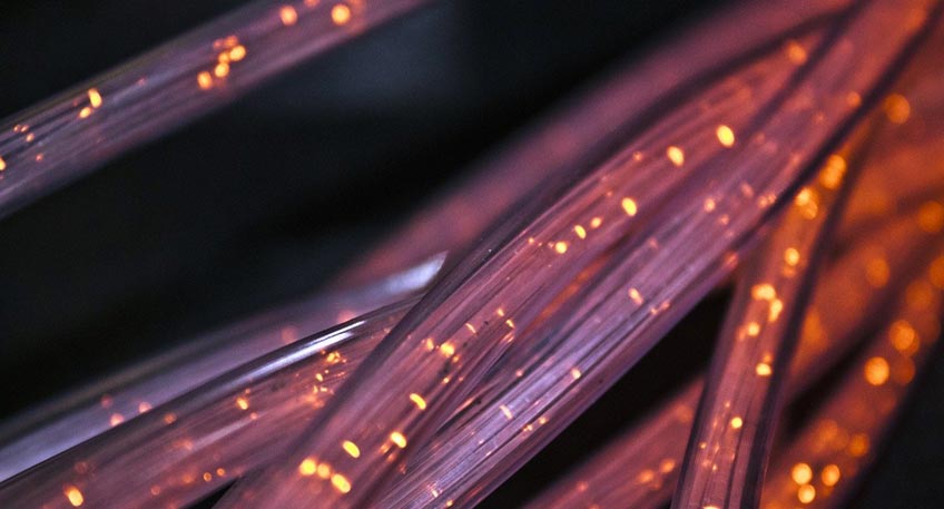 Der mit umfangreichen Bundes- und Landesmitteln geförderte Glasfaserausbau der unterversorgten Bereiche im Kreisgebiet geht in die letzte Phase. Die mit dem Ausbau beauftragte Firma Greenfiber bietet bis zum 15.08. allen Bürgern, deren Hausanschlüsse als unterversorgt identifiziert worden sind, einen Glasfaserhausanschluss zum reduzierten Hausanschlusspreis von 100 € an.