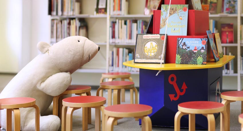 Nach den Sommerferien gehen die Veranstaltungsangebote der Stadtbibliothek für Kinder wieder an den Start. Die Lesezwerge ab zwei Jahren treffen sich das erste Mal am 24. August um 15.30 Uhr und können gemeinsam spannende, lustige oder abenteuerliche Geschichten erleben.