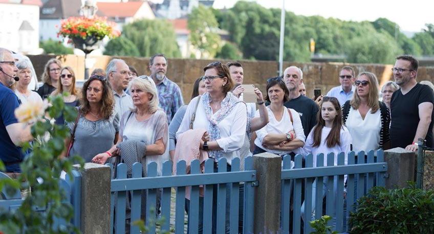 Weitere Informationen bekommen Sie bei der Minden Marketing GmbH, Domstra&szlig;e 2, 32423 Minden, Telefon: (05 71) 829 06 59, Fax: (05 71) 829 06 63, E-Mail: info@mindenmarketing.de, online unter www.minden-erleben.de, unserer Facebook-Seite www.facebook.de/mindenerleben und in der Minden APP.