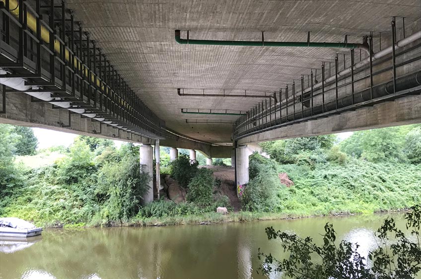 Vier Br&uuml;cken in Minden verbinden das linke mit dem rechten Weserufer und umgekehrt. Ein wichtiges Bauwerk davon wird derzeit saniert: die Mitte der 1970er Jahre errichtete Gustav-Heinemann-Br&uuml;cke - auch Nordbr&uuml;cke genannt.