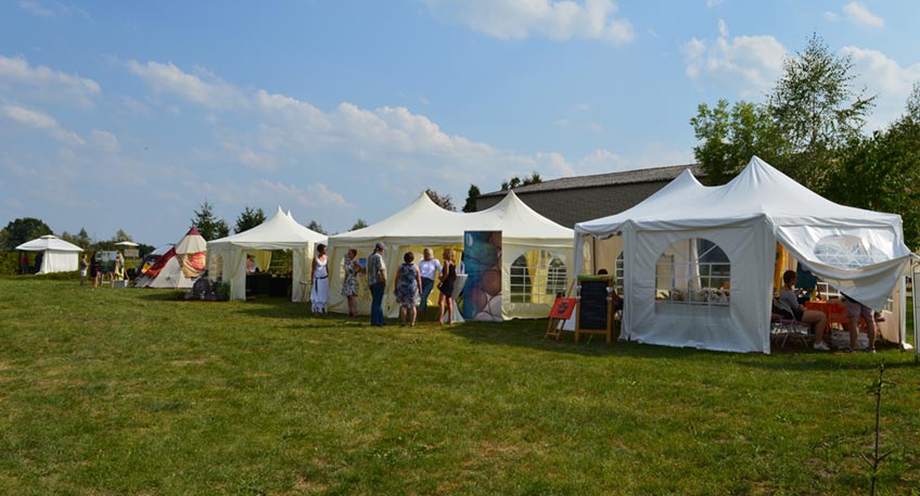 Bereits zum 8. Mal findet am 28. und 29. August 2021 auf dem gro&szlig;en Freigel&auml;nde am 12-Kreis-Labyrinth in Hille eine Hausmesse statt. Mit befreundeten Ausstellern gestalten Sylvia und Martin Bollmeier ein Wochenende f&uuml;r Menschen, die an Spiritualit&auml;t, Pers&ouml;nlichkeitsentwicklung und Lebensfreude interessiert sind.