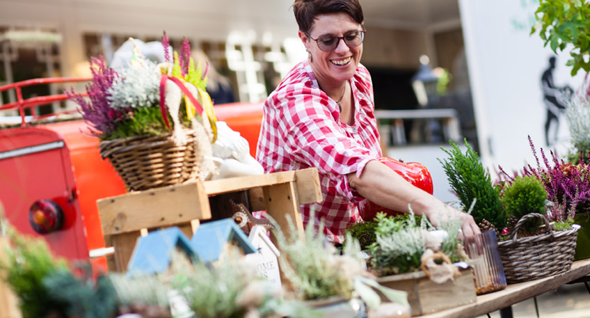 Zwischenzeitlich bestand Hoffnung, dass der Herbst- und Bauernmarkt wie geplant am Wochenende vom 9./10. Oktober 2021 durchgeführt werden kann. Doch die vierte Welle macht nun einen Strich durch die Rechnung und die Traditionsveranstaltung kann in diesem Jahr erneut nicht stattfinden. Von der Absage ist auch das Oktoberfest betroffen.