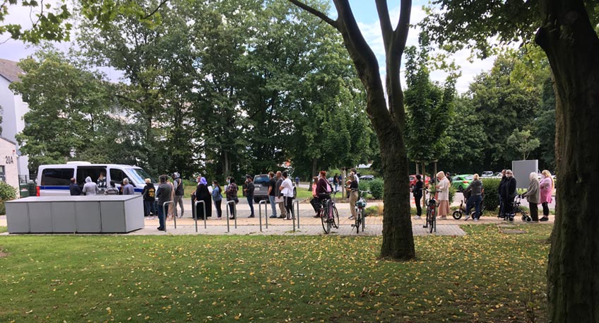 Im Begegnungszentrum B&auml;renk&auml;mpen gab es in der vergangen Woche (26. August) die zweite mobile Impfaktion. Von 15 Uhr bis 18 Uhr waren 180 Menschen vor Ort, die das Angebot gern angenommen haben.