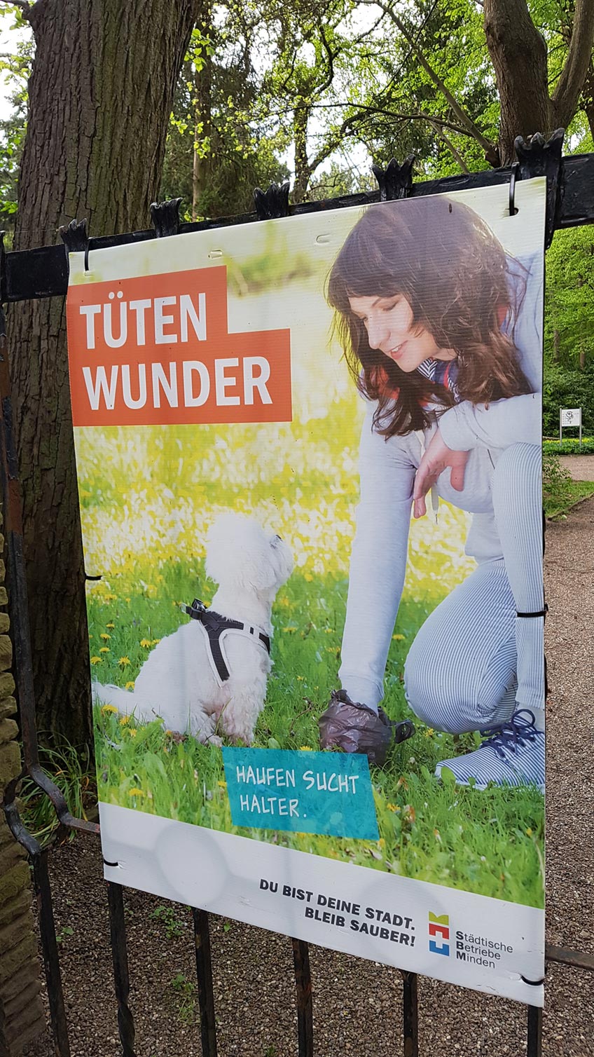 Die Kampagne „DU BIST DEINE STADT. BLEIB SAUBER“ aus den Vorjahren wird auch in 2021 plakatiert. Wieder sind verschiedene Motive ab Ende August im Stadtgebiet zu sehen. „Insgesamt gibt es Großflächenplakate und Anzeigen, auf den Mindener Friedhöfen und auch in den anderen Grünflächen hängen die Plakate.