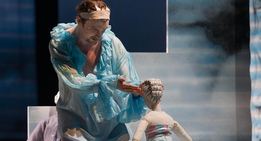 Hinterl&auml;sst ein liebeshungriger Graf eine gedem&uuml;tigte Gr&auml;fin, ist die Intrige nicht weit. So kommt es in &bdquo;Die Hochzeit des Figaro oder Der tolle Tag&ldquo; zu aberwitzigen Betr&uuml;gereien und Verwirrungen. Das Landestheater Detmold zeigt die Oper von Mozart in italienischer Sprache mit deutschen &Uuml;bertiteln am 12. September um 17:00 Uhr im Theater im Park.