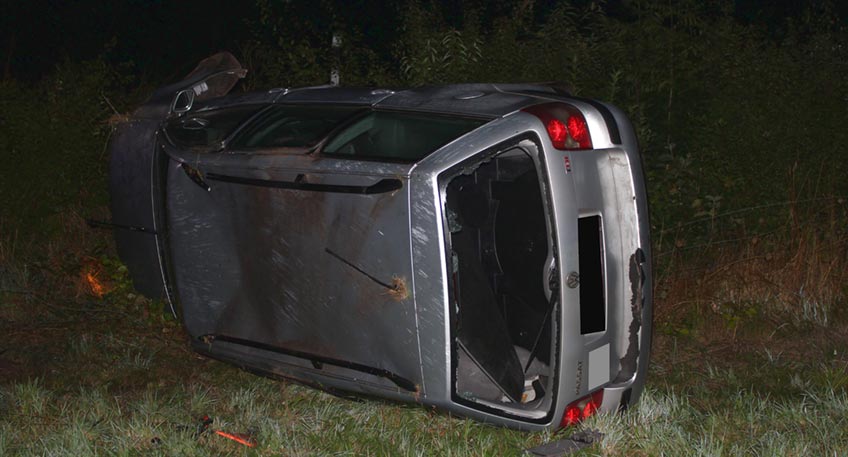 In der Nacht zu Sonntag hat sich bei einem Verkehrsunfall auf der L 770 ein offenbar alkoholisierter Autofahrer schwer verletzt.