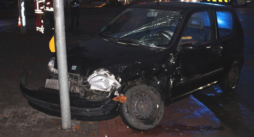 Zwei total beschädigte Autos uns zwei Leichtverletzte, das ist die Bilanz eines Unfalls vom Freitagmorgen auf der Ringstraße.