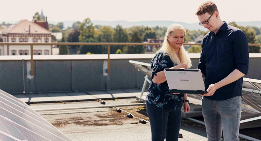 Schwer zu lokalisierende Störungen an Photovoltaikanlagen sind der Effizienzkiller für diese nachhaltige Form der Stromerzeugung und ein Hemmnis für die Energiewende – ein Problem, für das ein Forscherteam am Campus Minden der FH Bielefeld nun eine herstellerübergreifend funktionierende Lösung finden will.