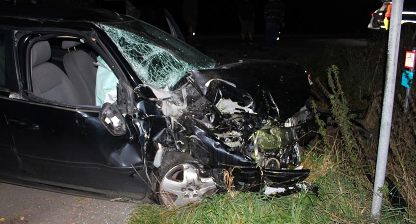 Zu einem Unfall zwischen einem PKW und einem Traktor ist es am Montagabend auf der Rahdener Stra&szlig;e gekommen. Ein Autofahrer verletzte sich.