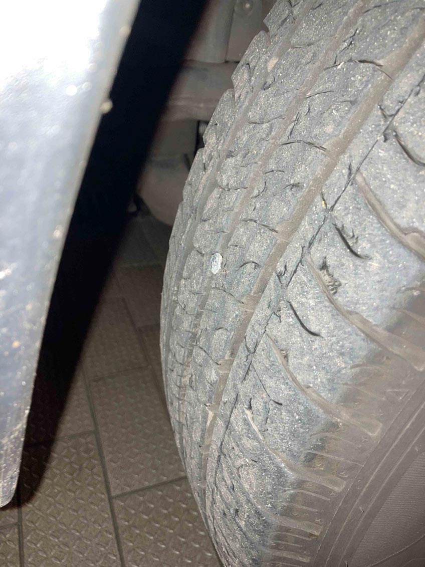 Als &bdquo;&uuml;blen Angriff&ldquo; bezeichnet der Beigeordnete f&uuml;r St&auml;dtebau und Feuerschutz, Lars Bursian, eine Tat, die sich vermutlich am Sonntagabend (19. September) an der Feuerwache Minden ereignet hat. Ein unbekannter T&auml;ter hatte mehrere N&auml;gel und Schrauben im Bereich der Fahrzeugtore abgelegt.