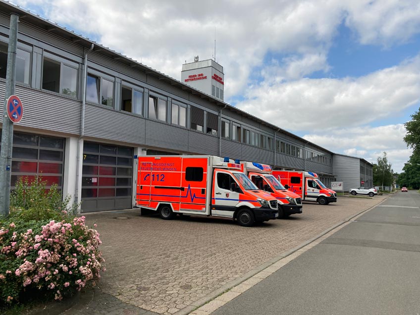 Als &bdquo;&uuml;blen Angriff&ldquo; bezeichnet der Beigeordnete f&uuml;r St&auml;dtebau und Feuerschutz, Lars Bursian, eine Tat, die sich vermutlich am Sonntagabend (19. September) an der Feuerwache Minden ereignet hat. Ein unbekannter T&auml;ter hatte mehrere N&auml;gel und Schrauben im Bereich der Fahrzeugtore abgelegt.